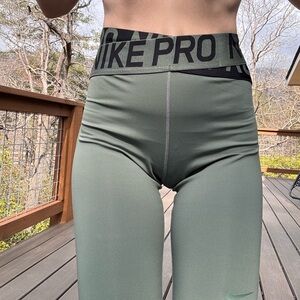 Nike High-Waisted olive green Leggings
